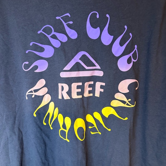Reef Men's Charcoal Tee with Vibrant Logo - Picture 5 of 7